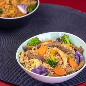 Yakissoba de carne e frango