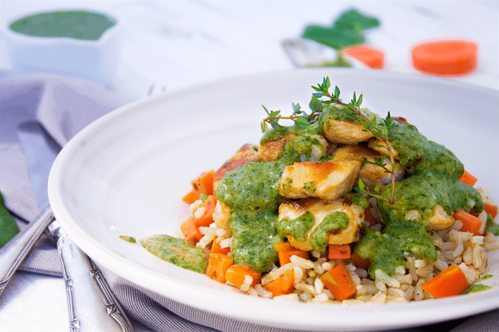 Frango ao molho espinafre com arroz e legumes