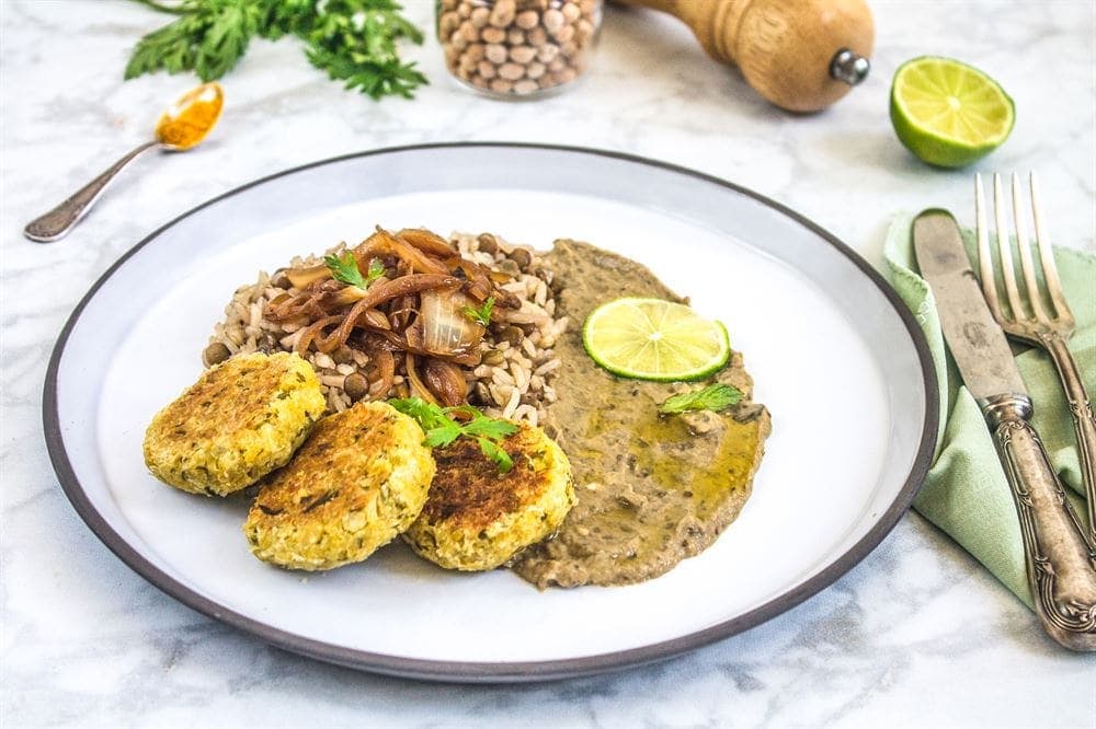 Falafel assado com mejadra e babaganoush