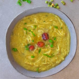 Creme de ervilha com frango e bacon