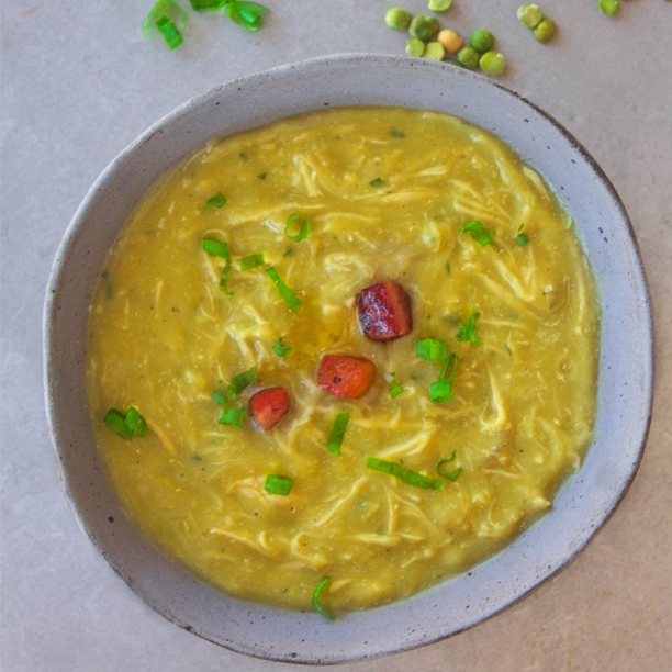 Creme de ervilha com frango e bacon