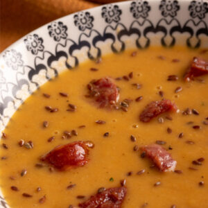 Creme de grão de bico com linguiça calabresa