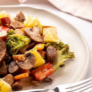 Entrevero de pinhão vegano com aipim