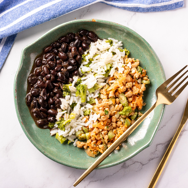 Picadinho vegano com proteina de soja e feijão preto