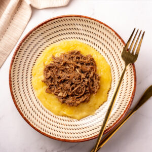 Escondidinho de carne com purê de batata baroa