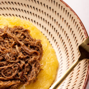 Escondidinho de carne com purê de batata baroa