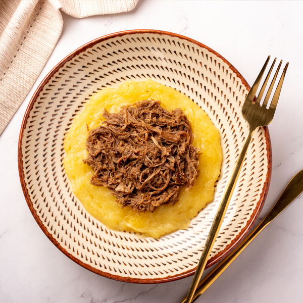 Escondidinho de carne com purê de batata baroa