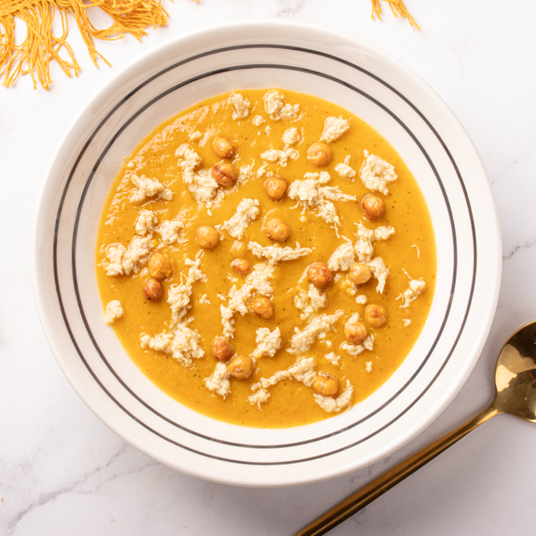 Creme de abóbora com frango e croutons grão de bico